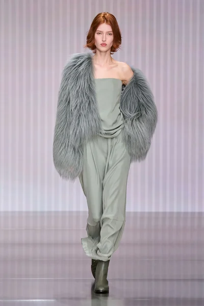 Look 19
